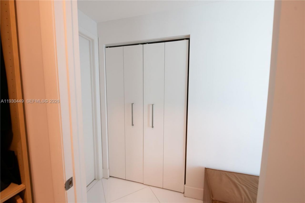 3131 NE 188th St, Unit 2-605, Aventura, FL 33180 Photo