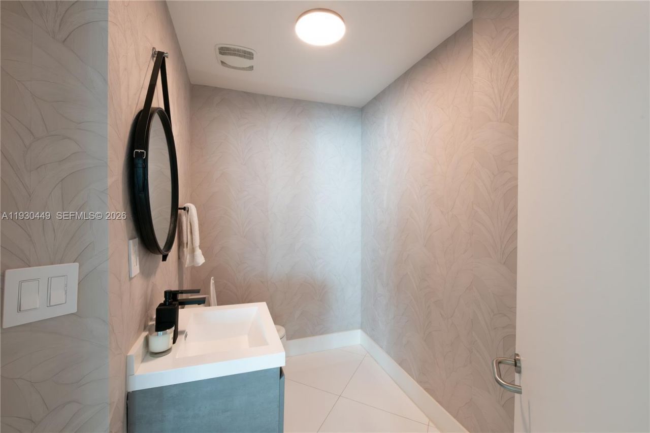 3131 NE 188th St, Unit 2-605, Aventura, FL 33180 Photo