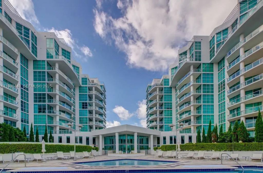 3131 NE 188th St, Unit 2-605, Aventura, FL 33180 Photo