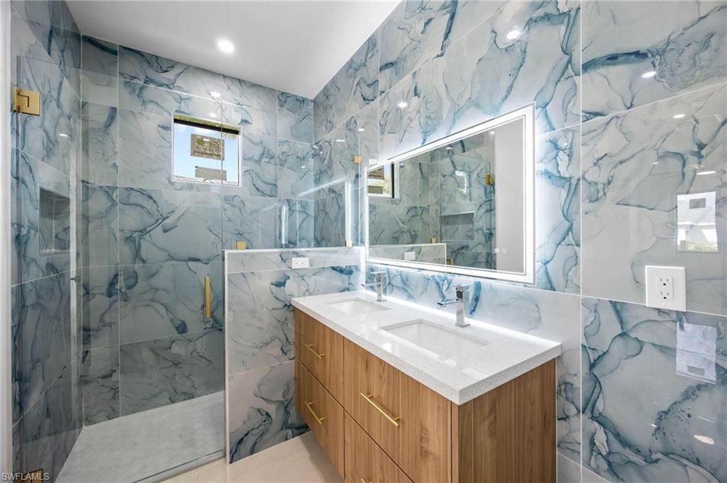 2827 SW 2nd Ln, Cape Coral, FL 33991 Photo