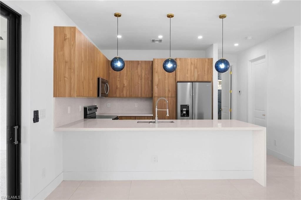 2827 SW 2nd Ln, Cape Coral, FL 33991 Photo