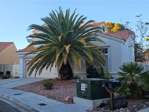 9512 Valley Hills Avenue, Las Vegas, NV 89134