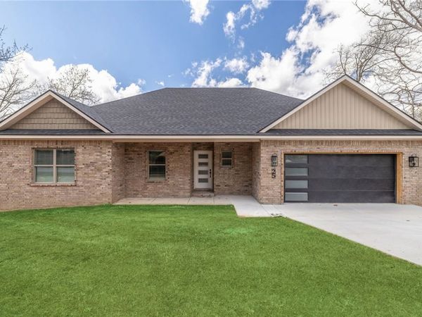25 Egton Drive, Bella Vista, AR 72714
