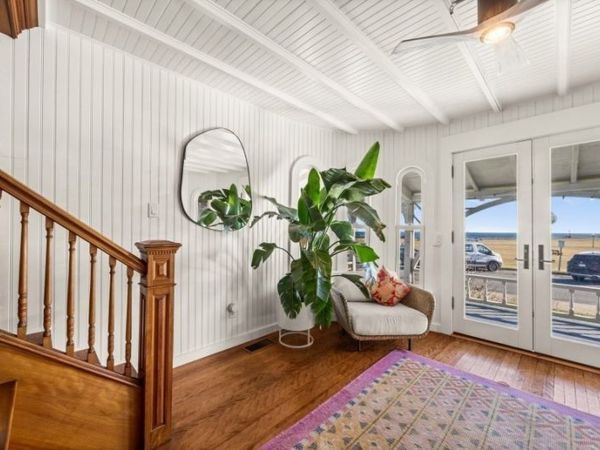 33 Ocean Ave, Oak Bluffs, MA 02557