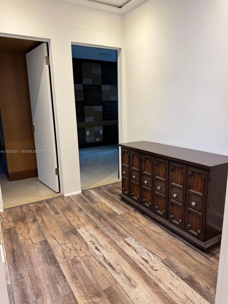 985 NE 115th St, Biscayne Park, FL 33161 Photo