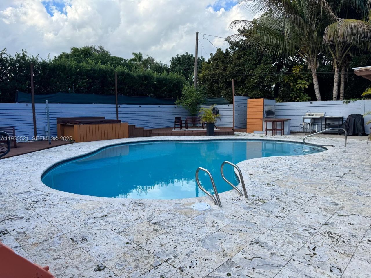 985 NE 115th St, Biscayne Park, FL 33161 Photo