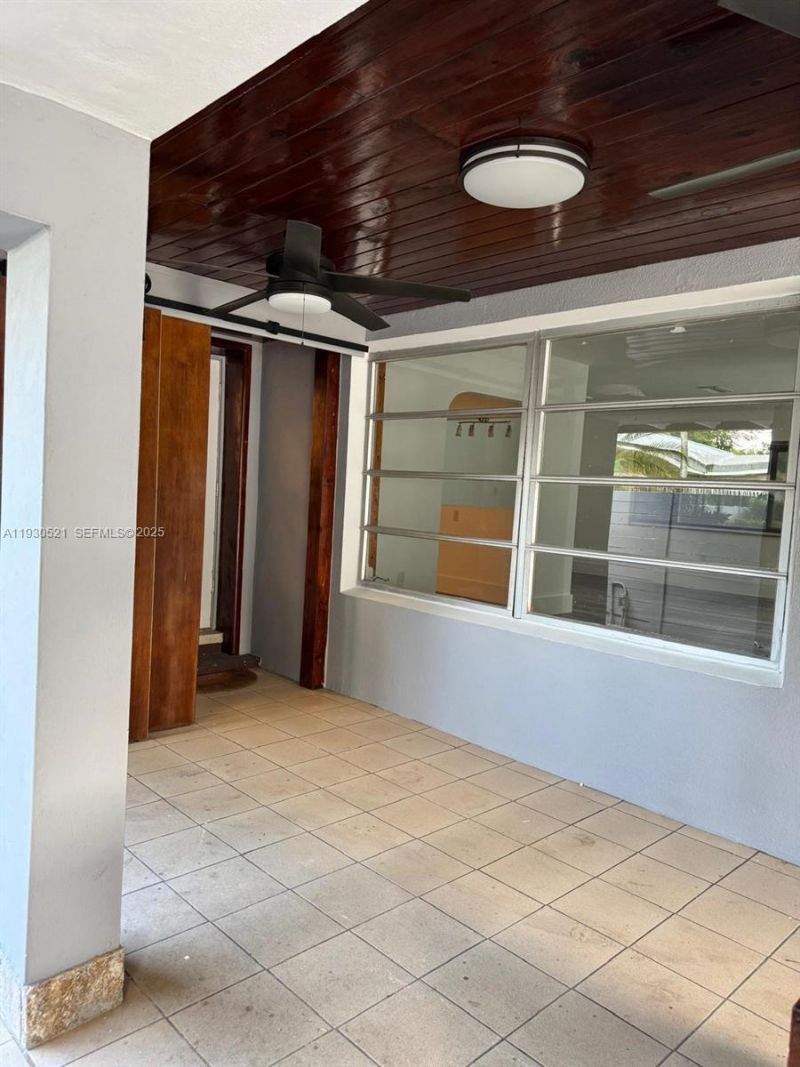 985 NE 115th St, Biscayne Park, FL 33161 Photo