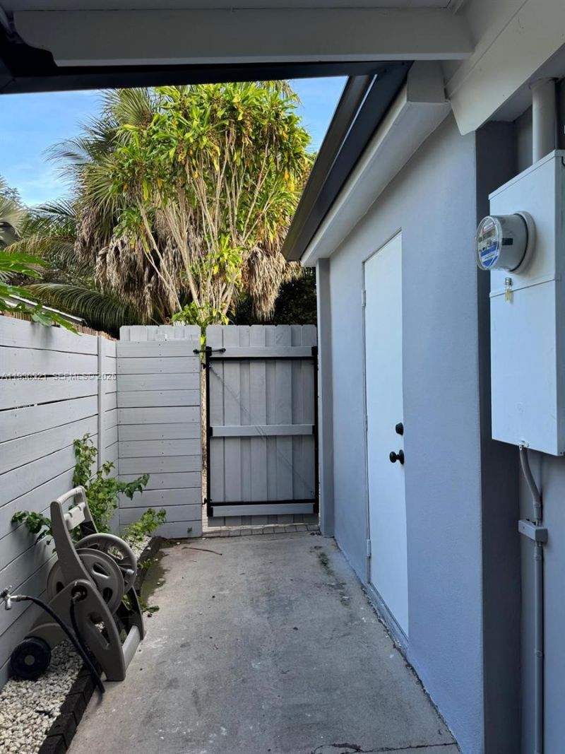 985 NE 115th St, Biscayne Park, FL 33161 Photo