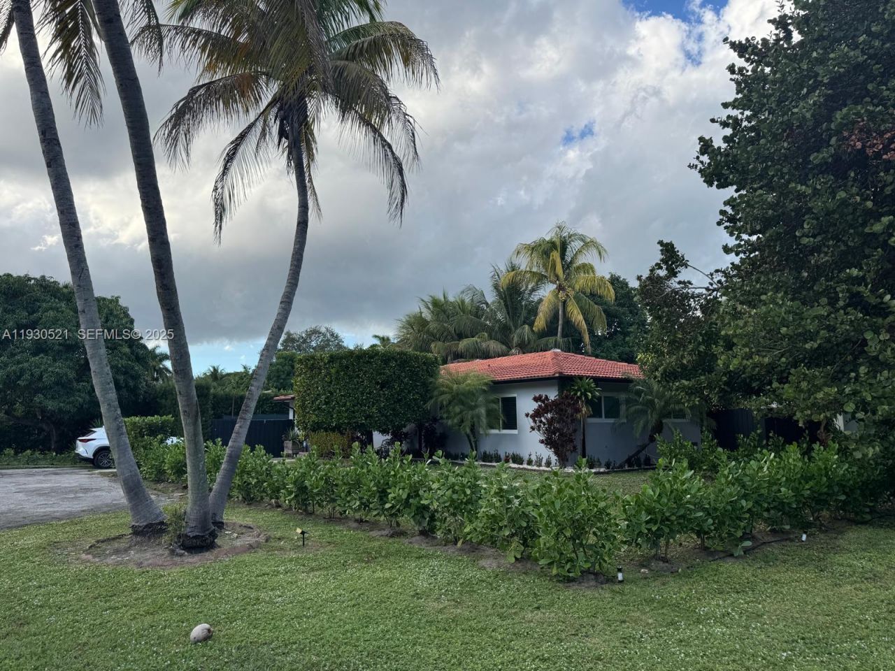 985 NE 115th St, Biscayne Park, FL 33161 Photo