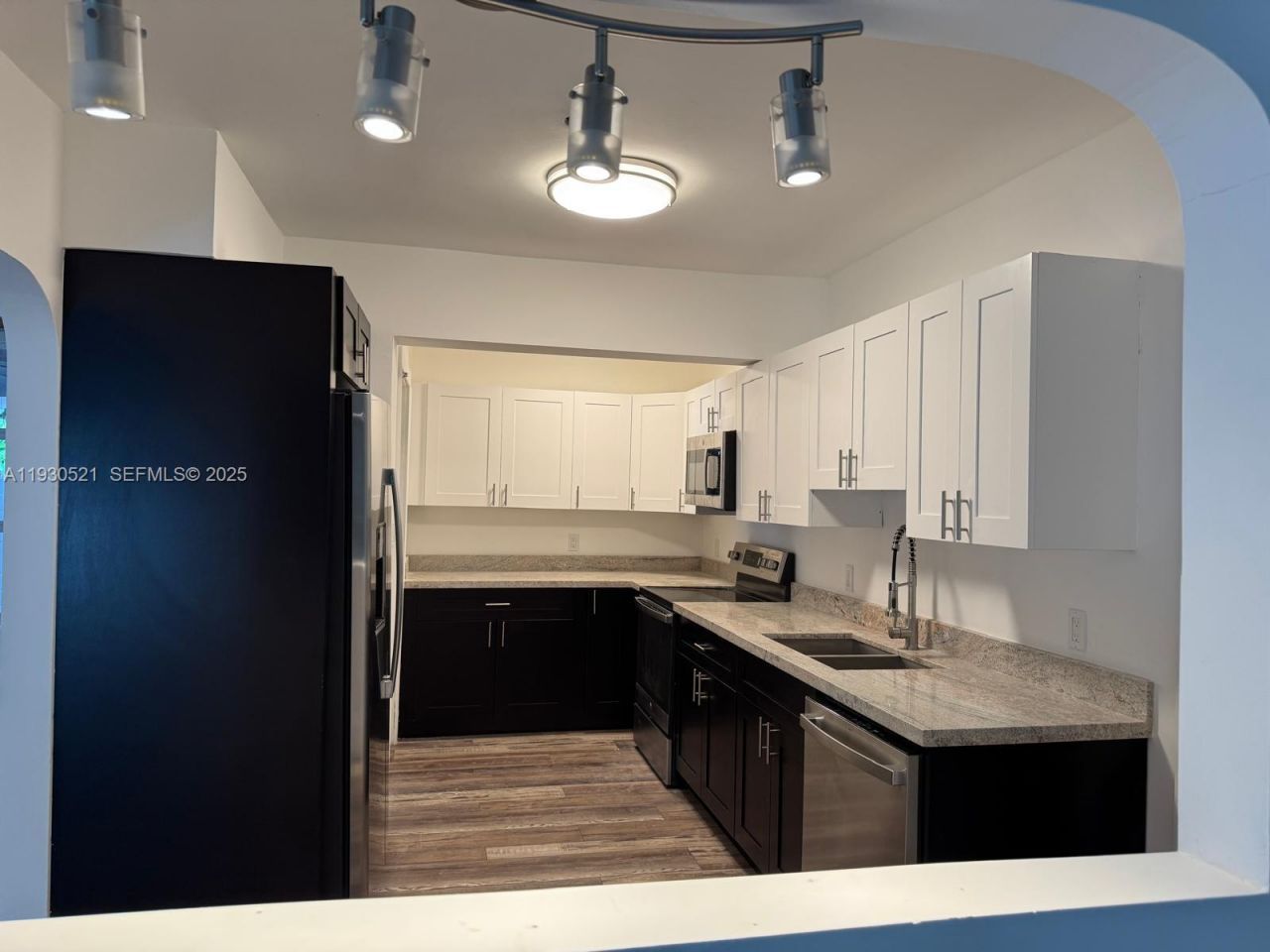 985 NE 115th St, Biscayne Park, FL 33161 Photo