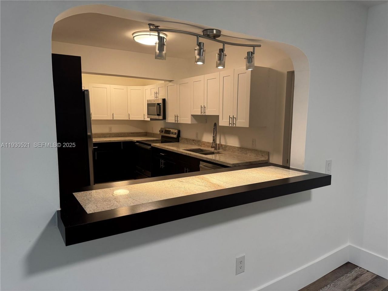 985 NE 115th St, Biscayne Park, FL 33161 Photo