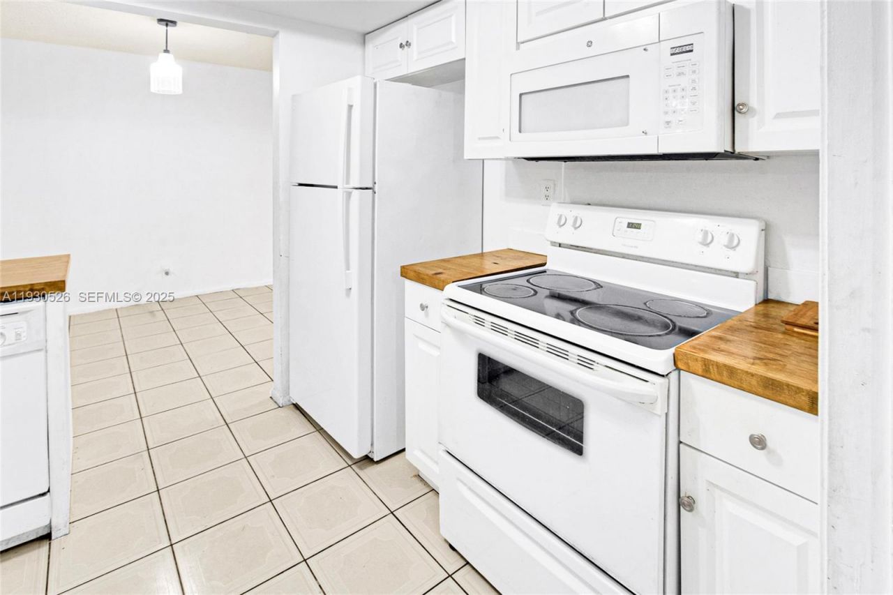 5718 NW 66th Ave, Tamarac, FL 33321 Photo