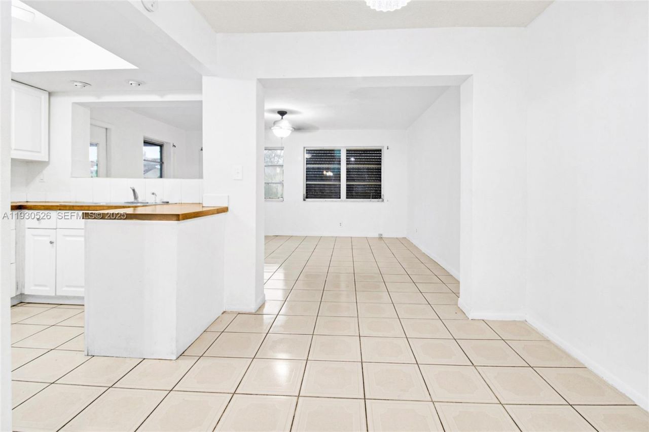 5718 NW 66th Ave, Tamarac, FL 33321 Photo