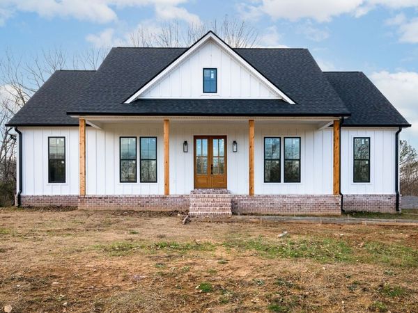 3213 Carolina Ave, Centerville, TN 37033