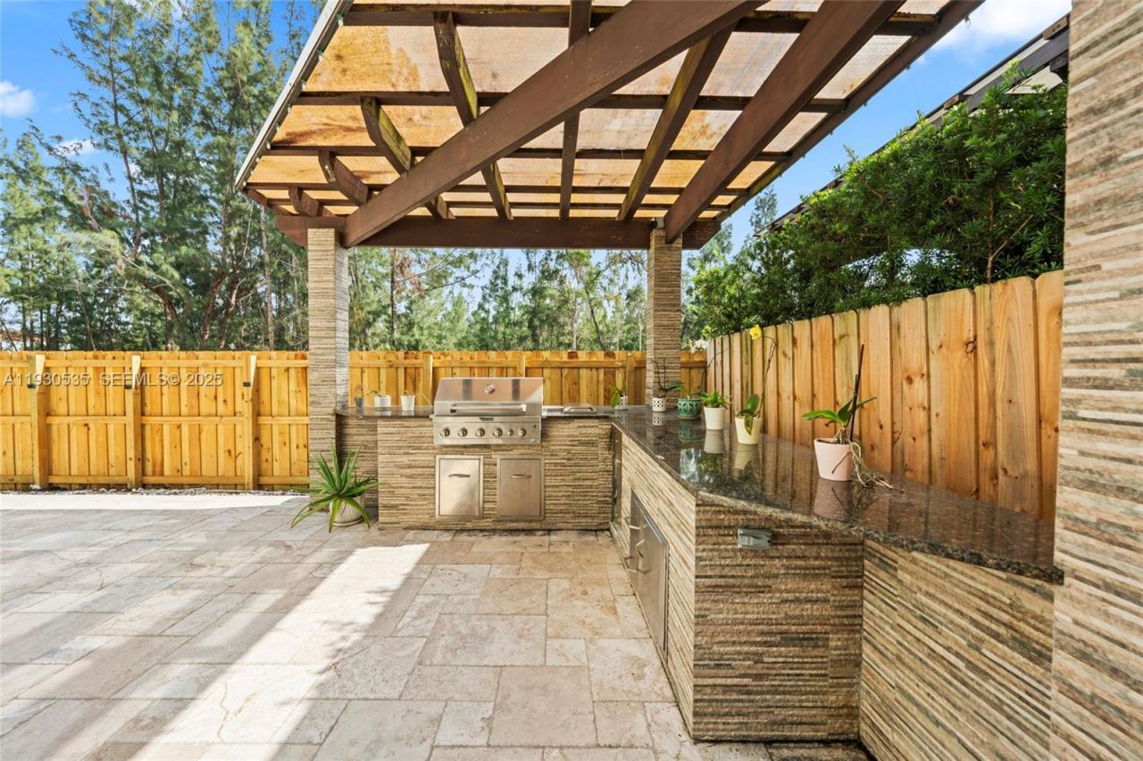 6933 NW 104th Ct, Unit 6933, Doral, FL 33178 Photo