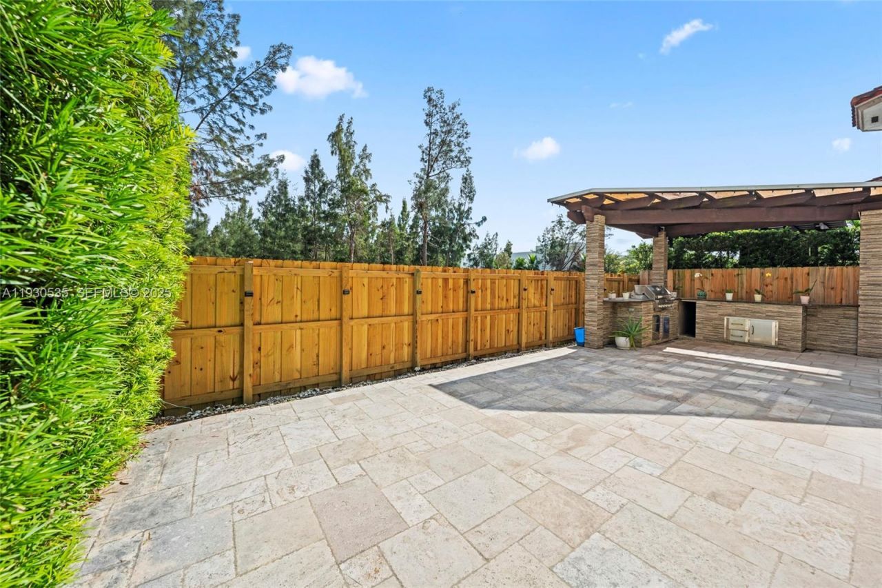 6933 NW 104th Ct, Unit 6933, Doral, FL 33178 Photo