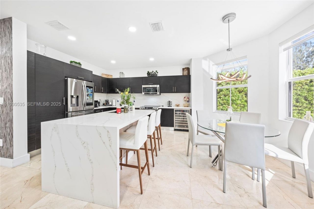 6933 NW 104th Ct, Unit 6933, Doral, FL 33178 Photo