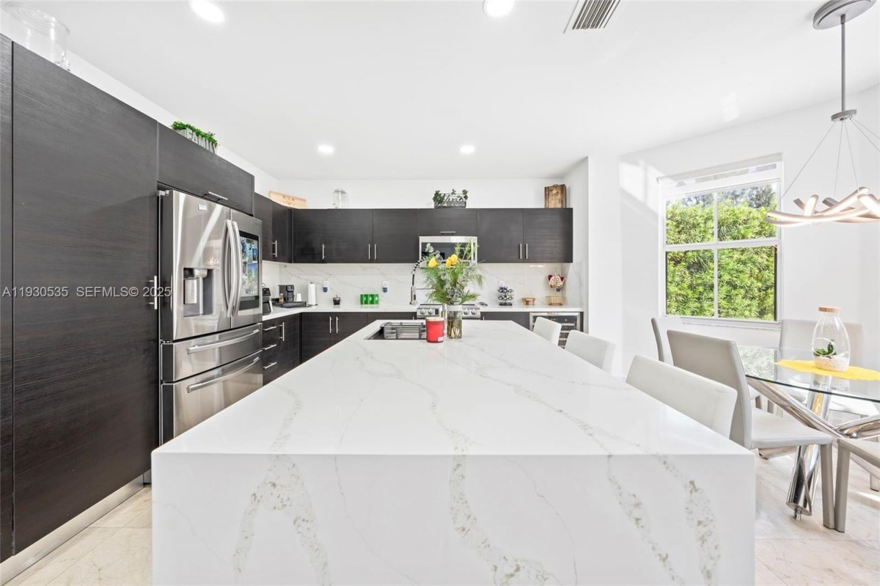 6933 NW 104th Ct, Unit 6933, Doral, FL 33178 Photo