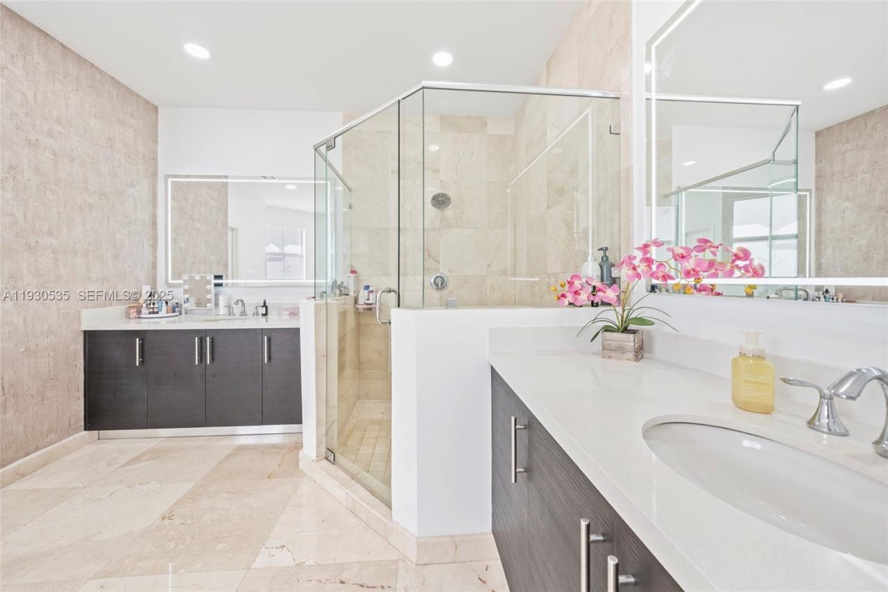 6933 NW 104th Ct, Unit 6933, Doral, FL 33178 Photo