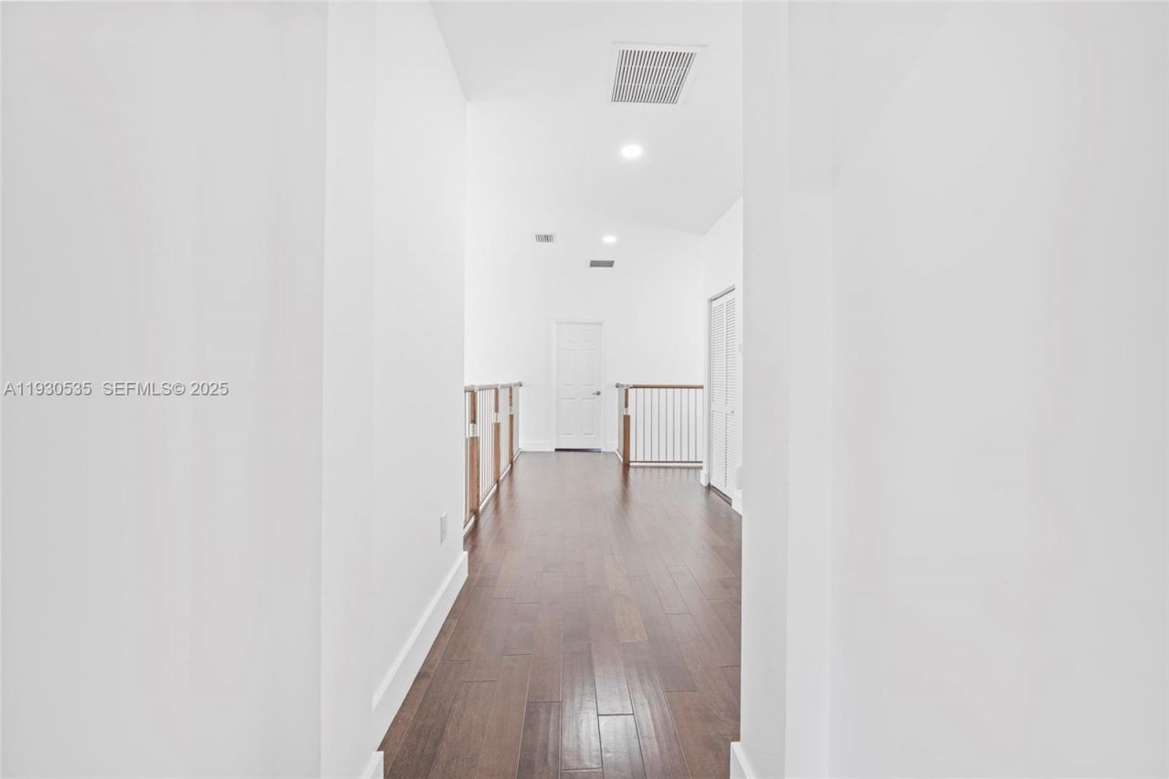 6933 NW 104th Ct, Unit 6933, Doral, FL 33178 Photo