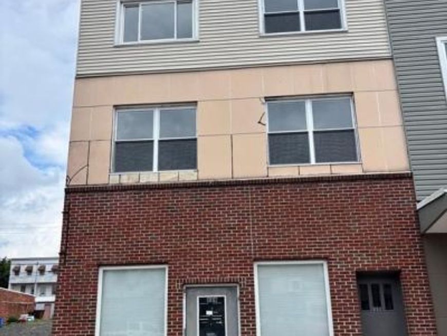 129 131 S Oak Street S, Mount Carmel, PA 17851 Main Photo