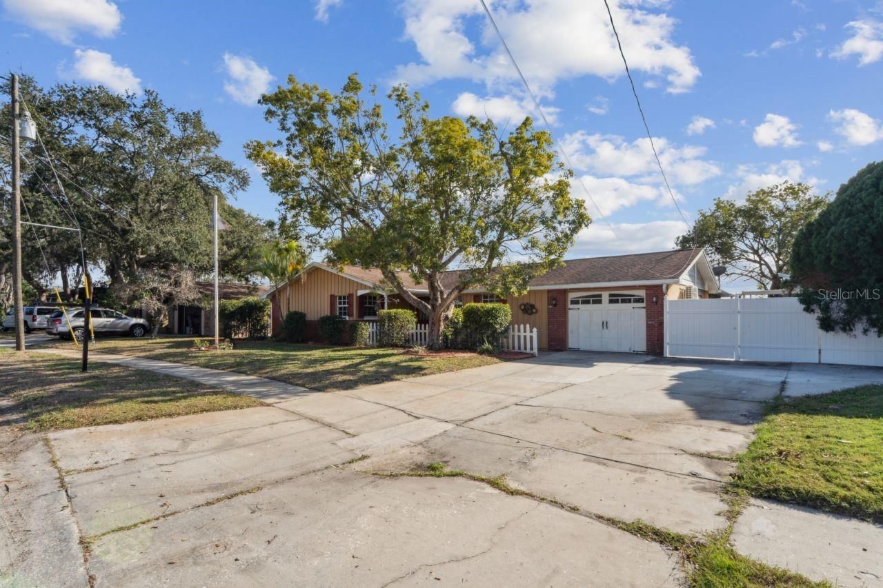 5820 Melaleuca Drive, Holiday, FL 34690 Photo