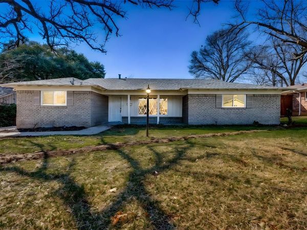 4820 Briarwood Lane, Fort Worth, TX 76103