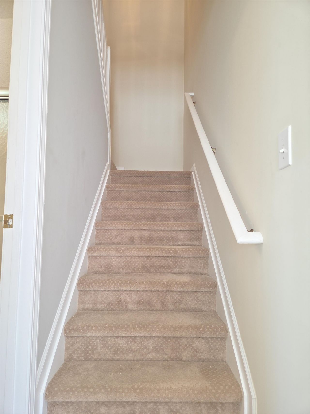 153 Wimbledon Way Photo 12