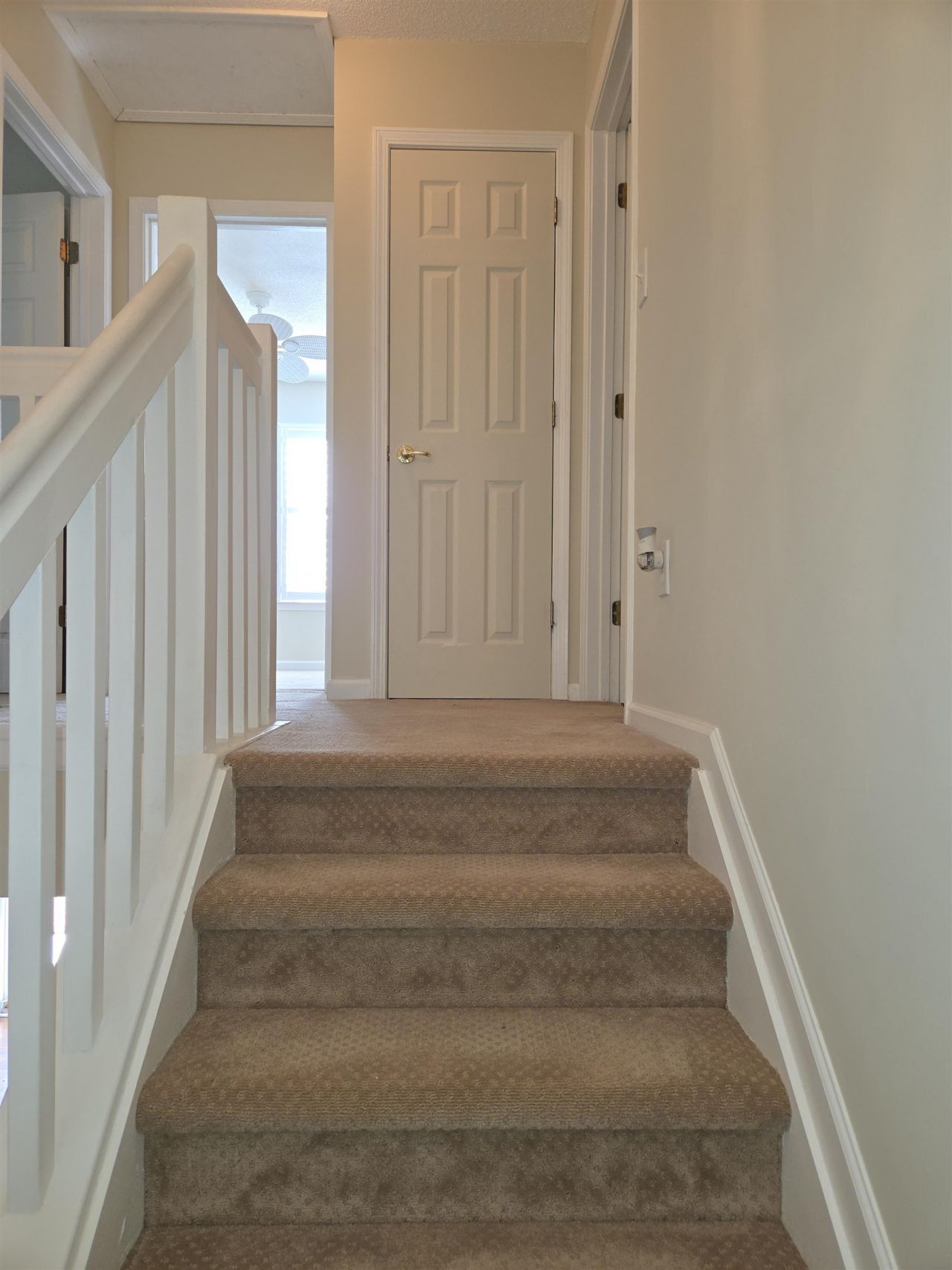 153 Wimbledon Way Photo 13