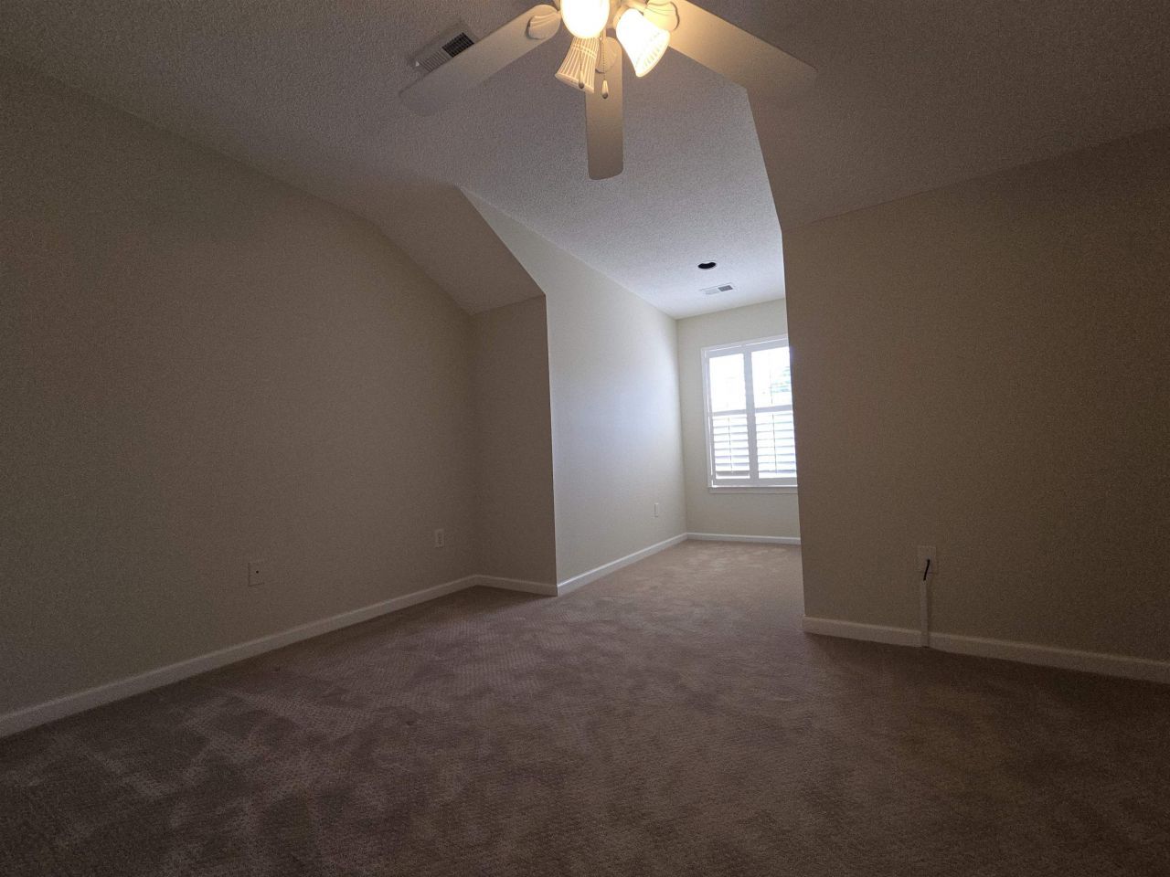 153 Wimbledon Way Photo 15