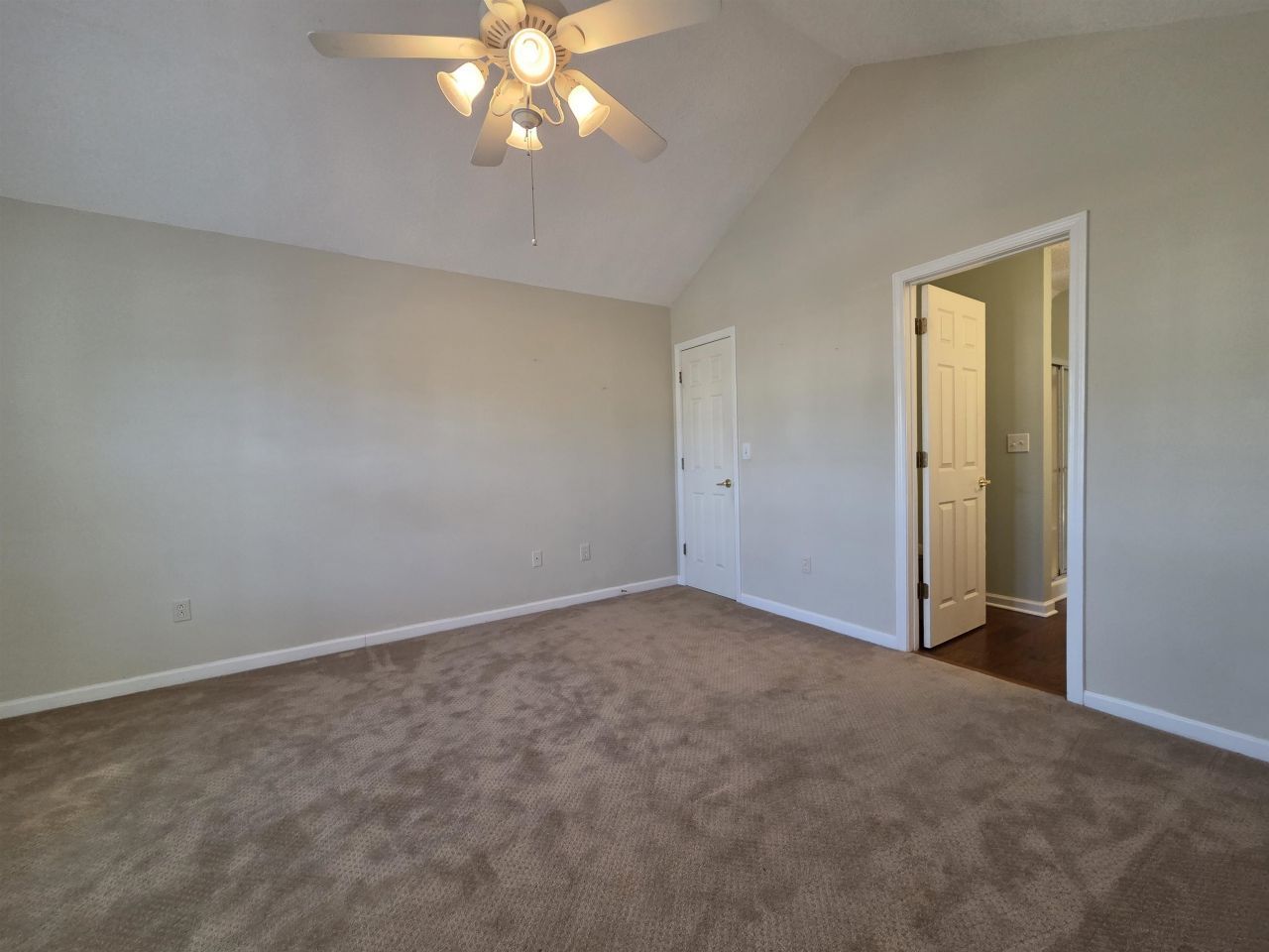 153 Wimbledon Way Photo 9