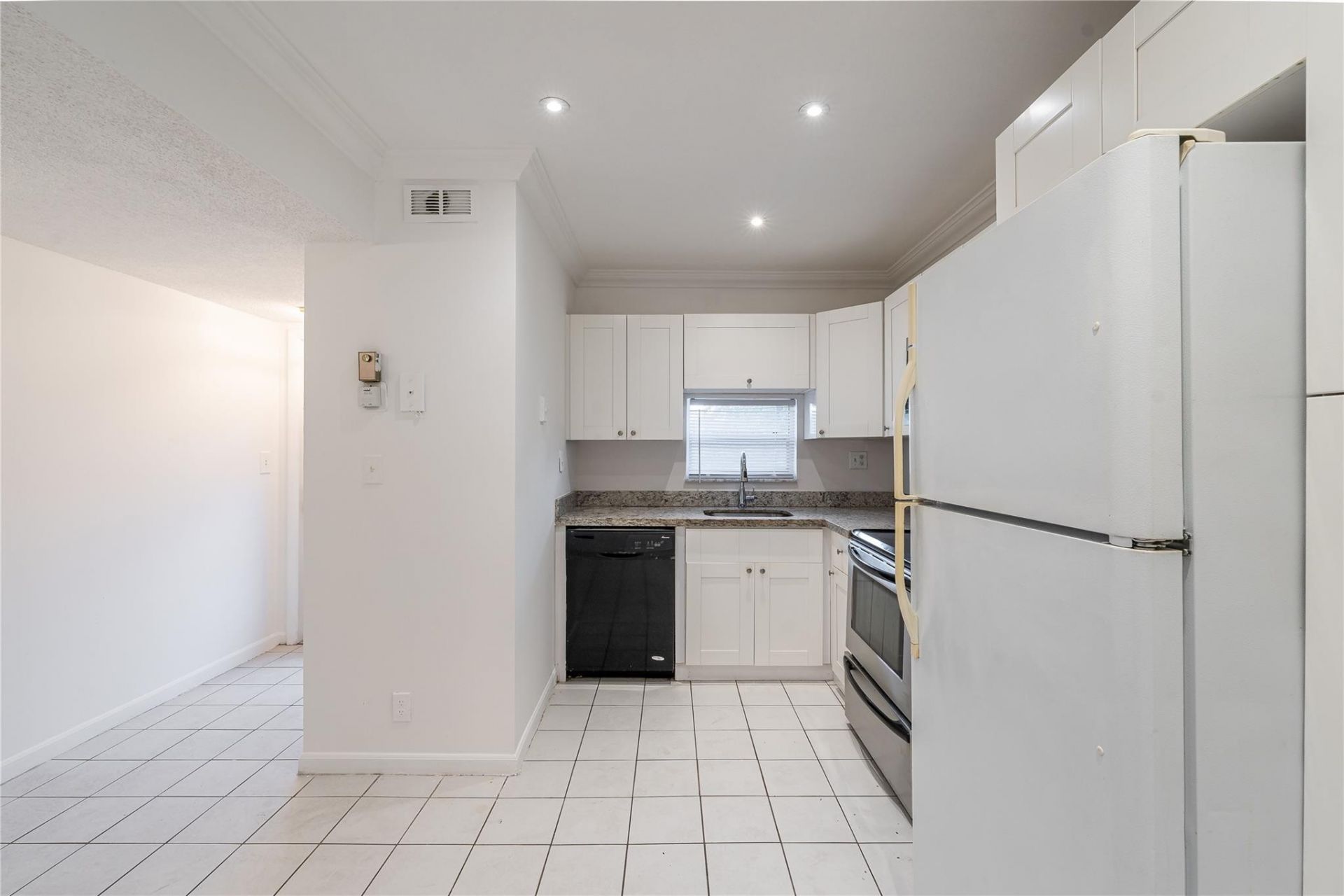 8940 S Hollybrook Boulevard, Unit 307, Pembroke Pines, FL 33025 Photo