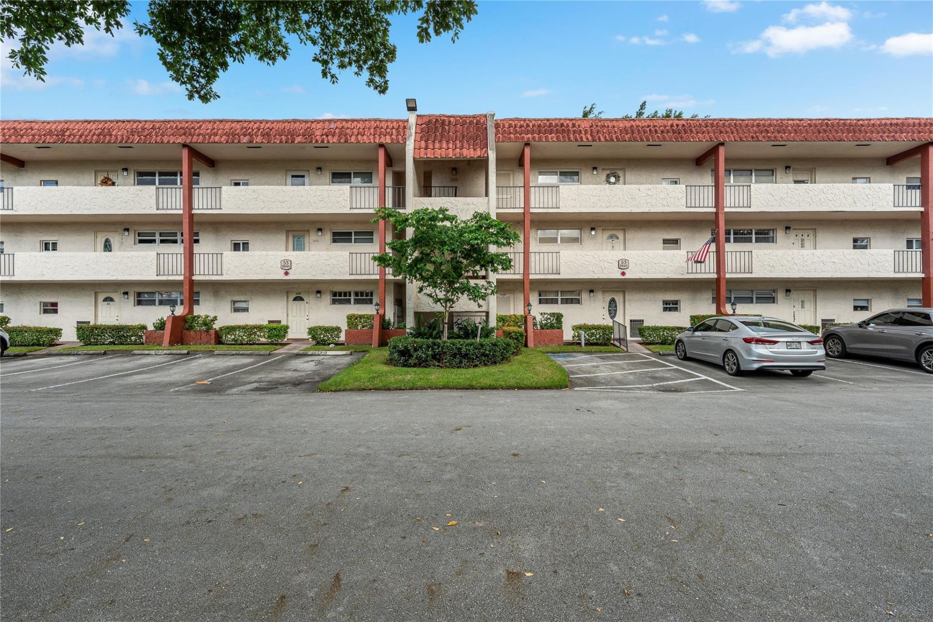 8940 S Hollybrook Boulevard, Unit 307, Pembroke Pines, FL 33025 Photo