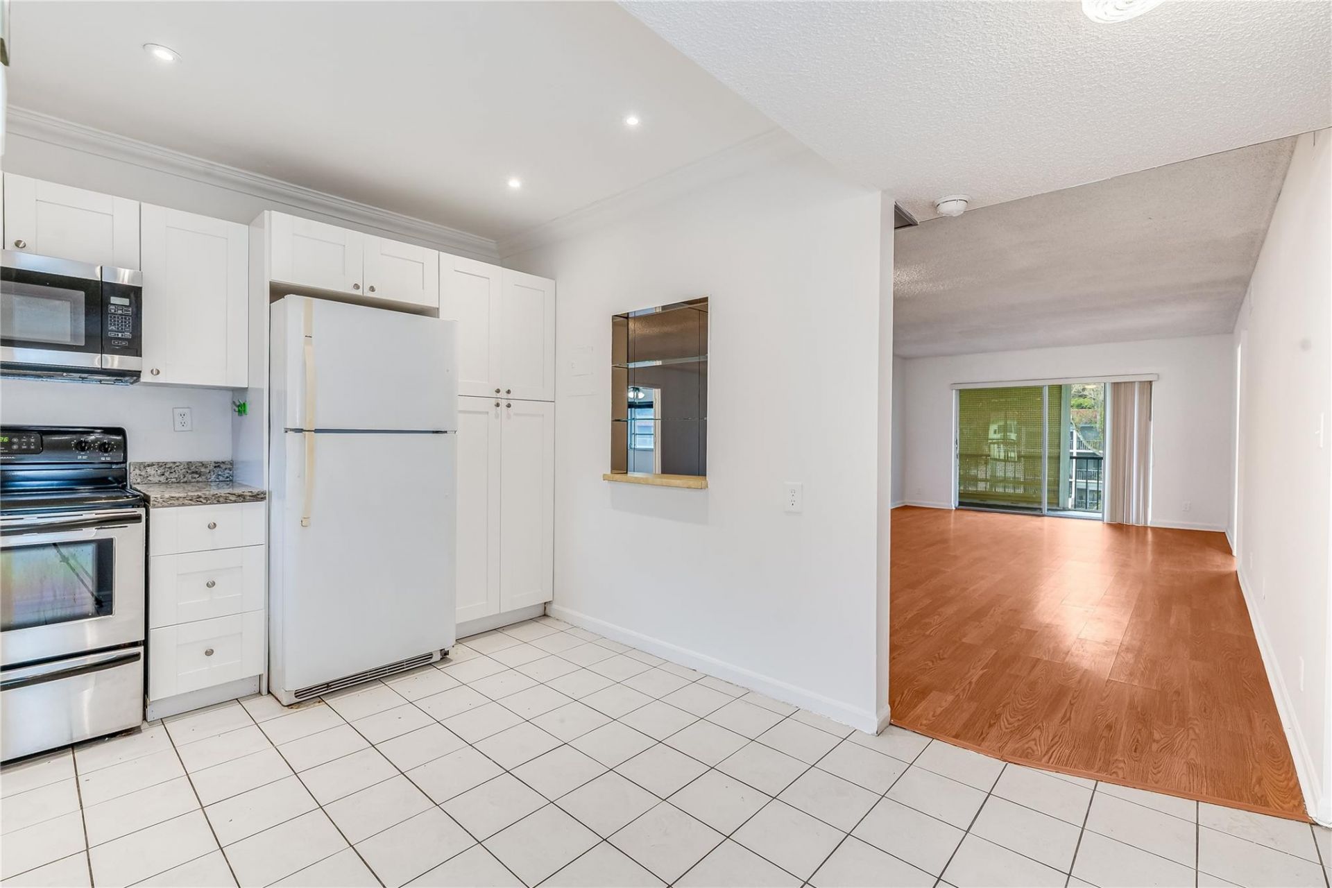 8940 S Hollybrook Boulevard, Unit 307, Pembroke Pines, FL 33025 Photo
