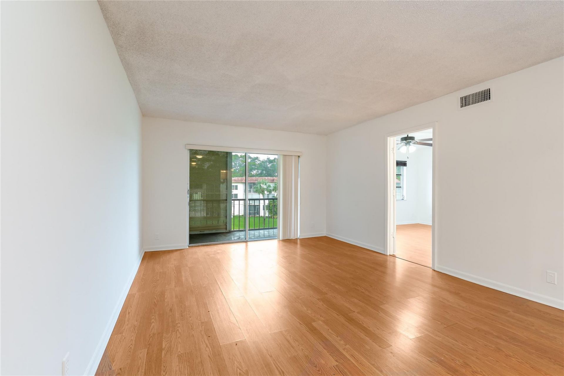 8940 S Hollybrook Boulevard, Unit 307, Pembroke Pines, FL 33025 Photo