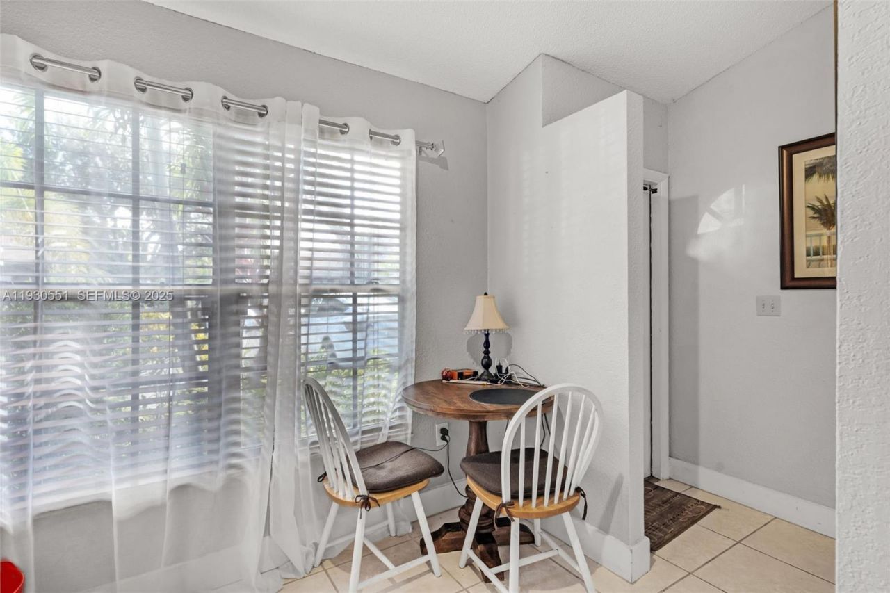 2340 Evergreen Ct, Pembroke Pines, FL 33026 Photo