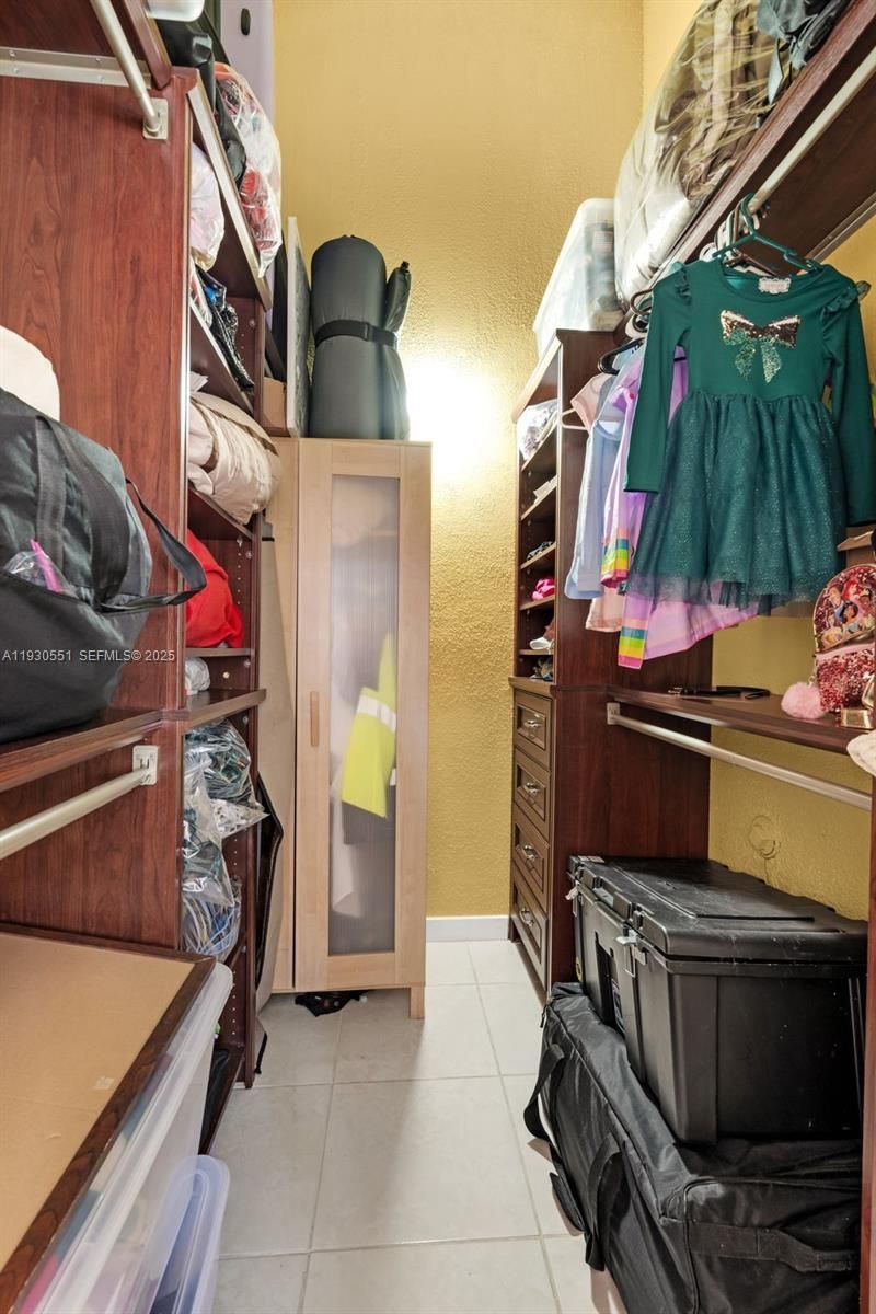 2340 Evergreen Ct, Pembroke Pines, FL 33026 Photo