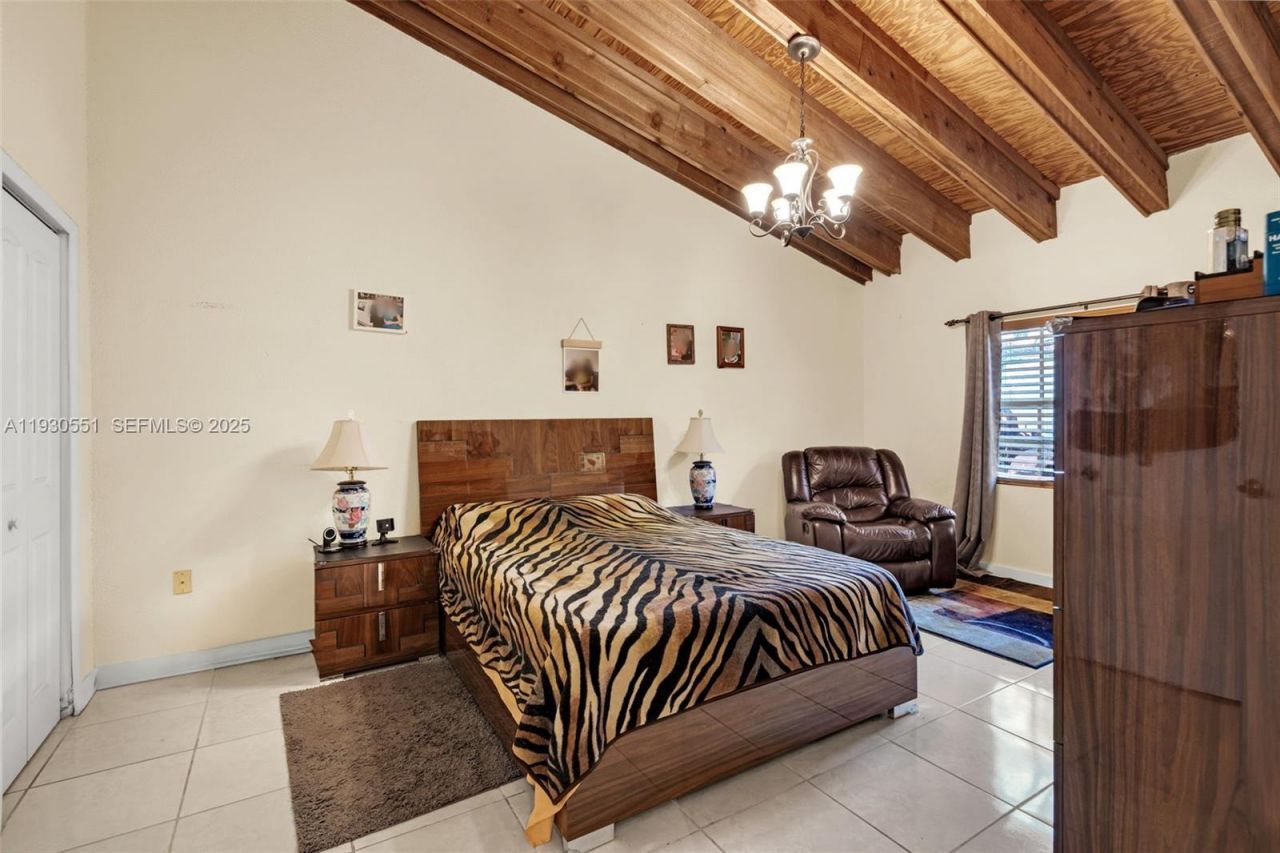 2340 Evergreen Ct, Pembroke Pines, FL 33026 Photo