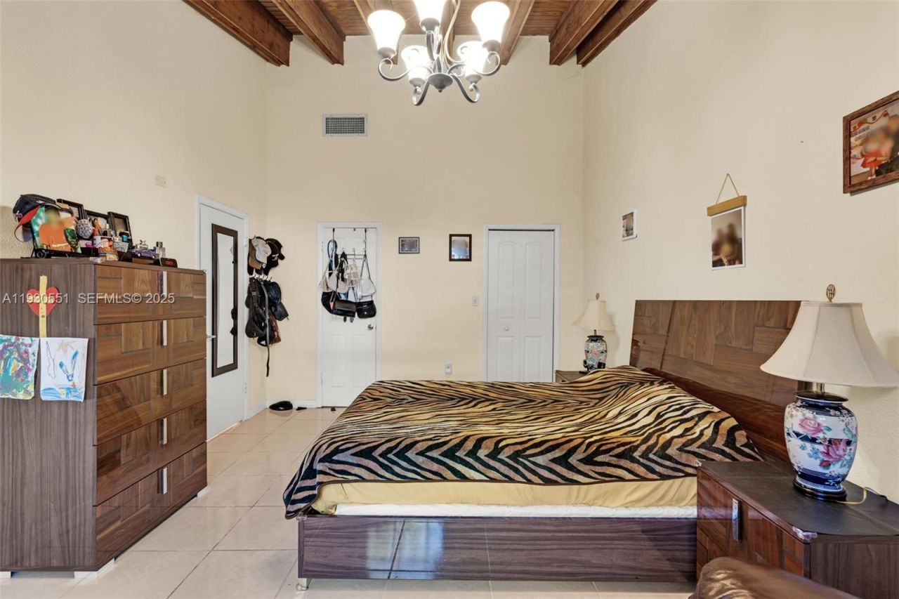 2340 Evergreen Ct, Pembroke Pines, FL 33026 Photo