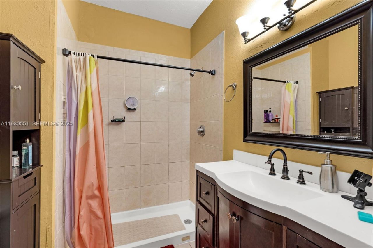 2340 Evergreen Ct, Pembroke Pines, FL 33026 Photo