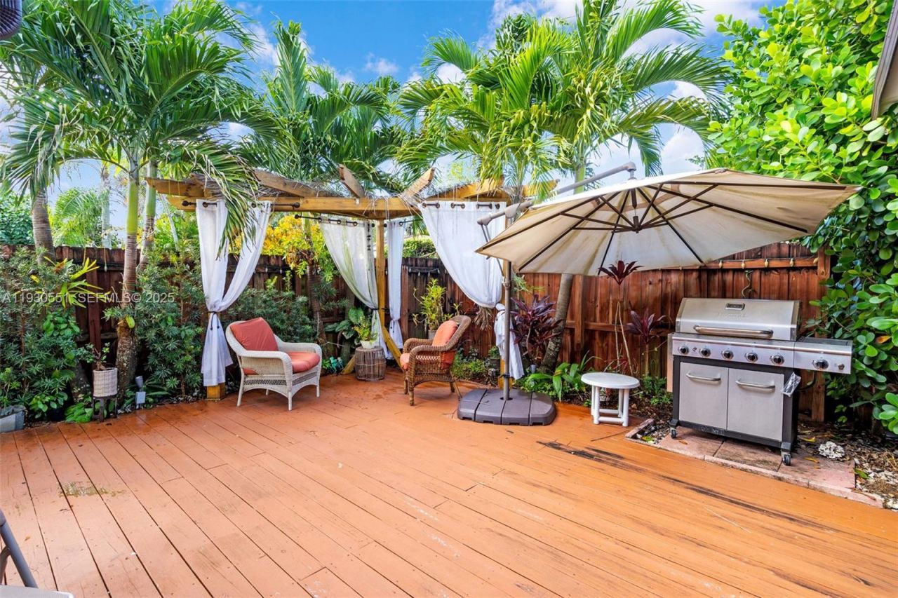 2340 Evergreen Ct, Pembroke Pines, FL 33026 Photo