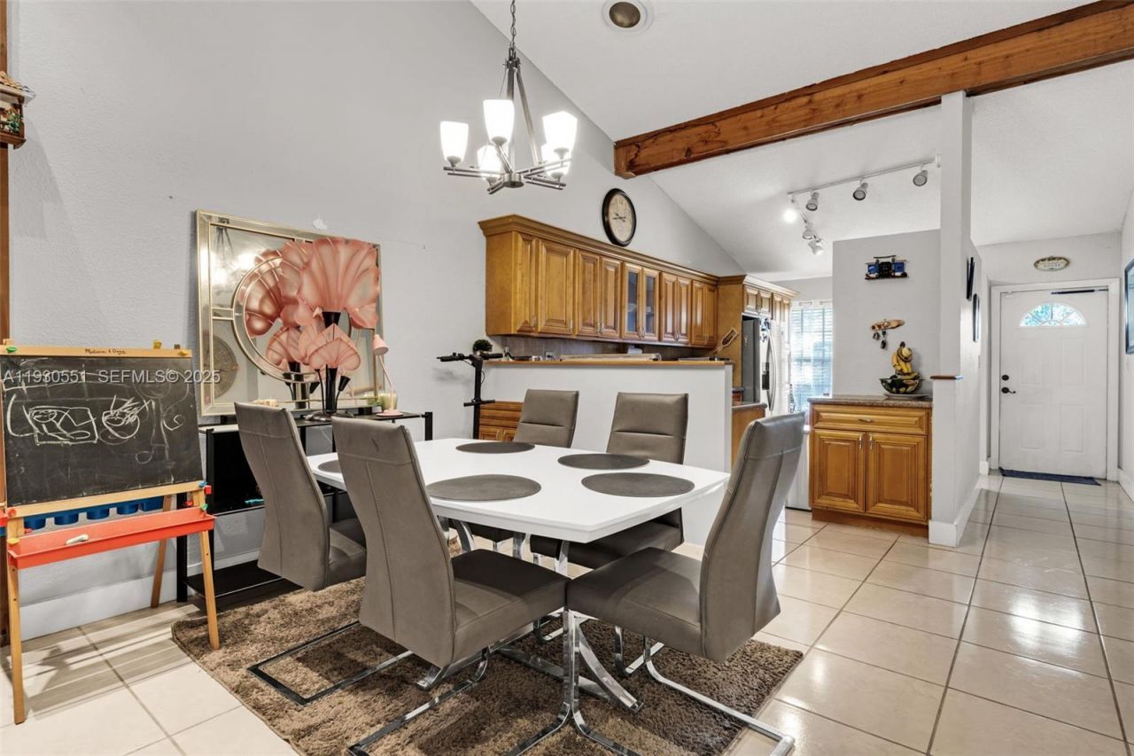 2340 Evergreen Ct, Pembroke Pines, FL 33026 Photo