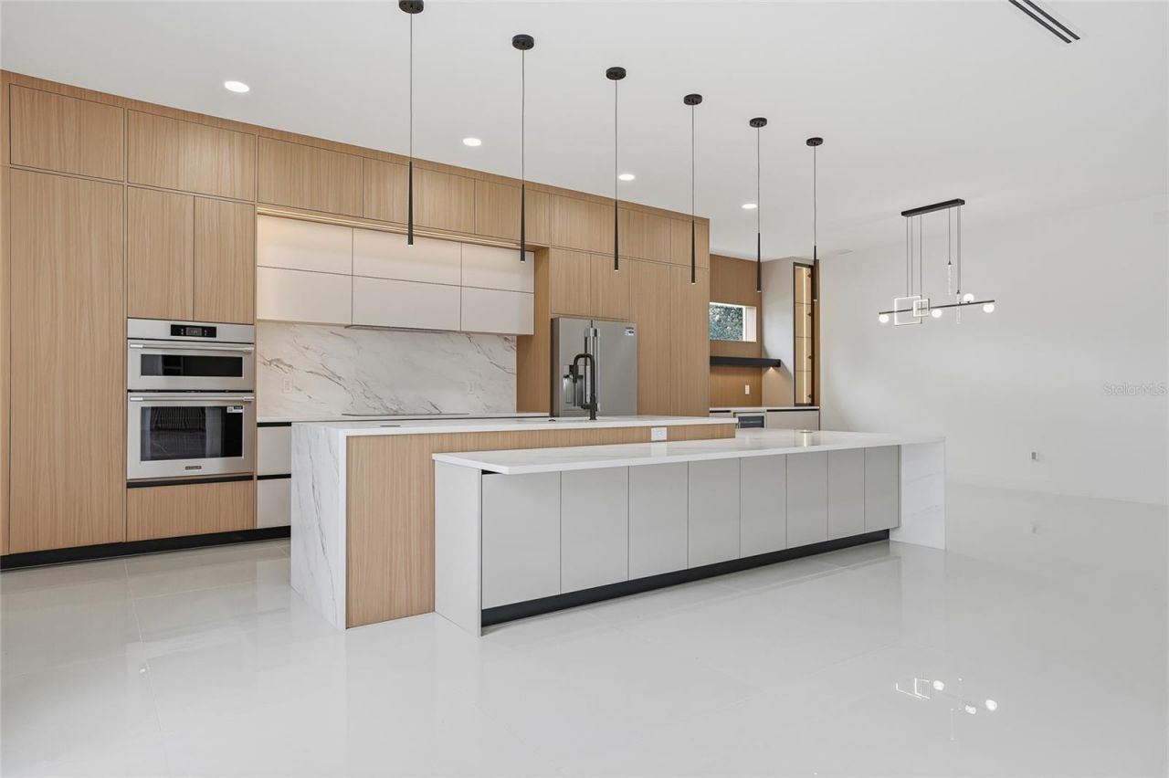 6907 N Boulevard, Tampa, FL 33604 Photo