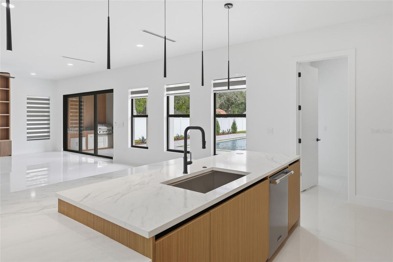 6907 N Boulevard, Tampa, FL 33604 Photo