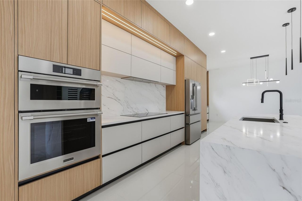 6907 N Boulevard, Tampa, FL 33604 Photo