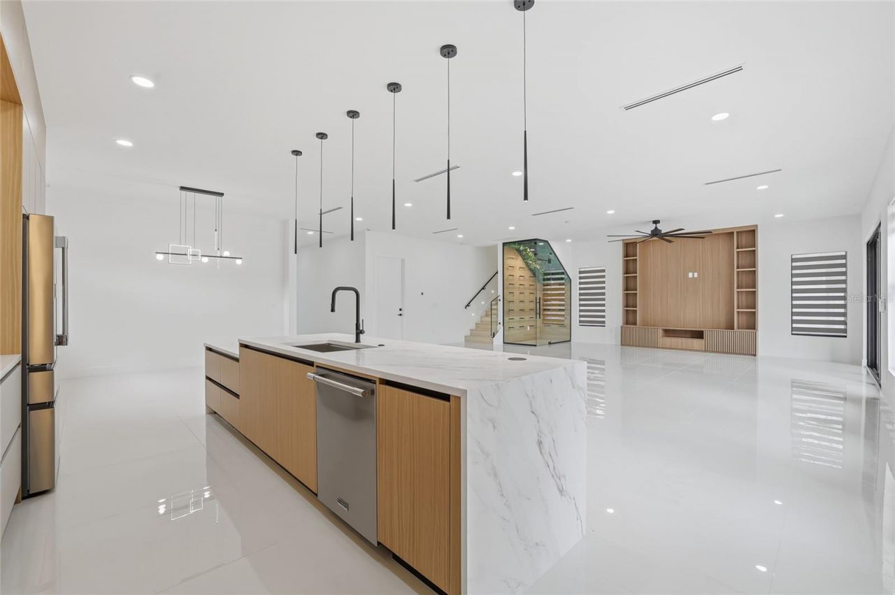 6907 N Boulevard, Tampa, FL 33604 Photo