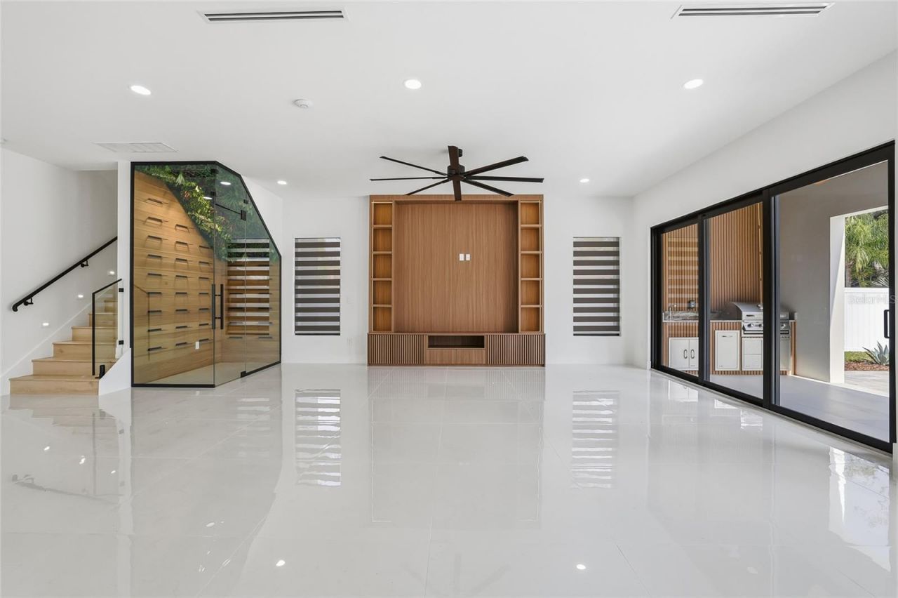 6907 N Boulevard, Tampa, FL 33604 Photo