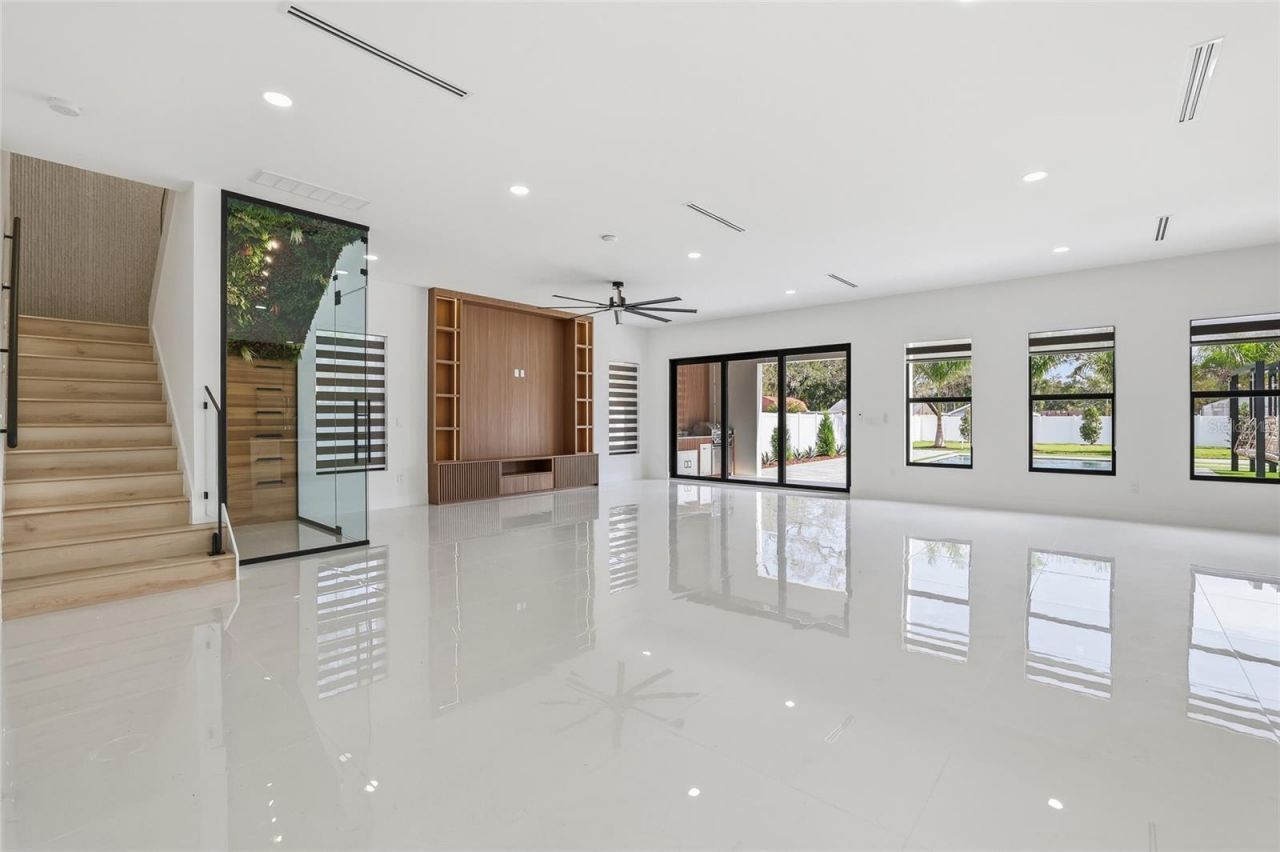 6907 N Boulevard, Tampa, FL 33604 Photo