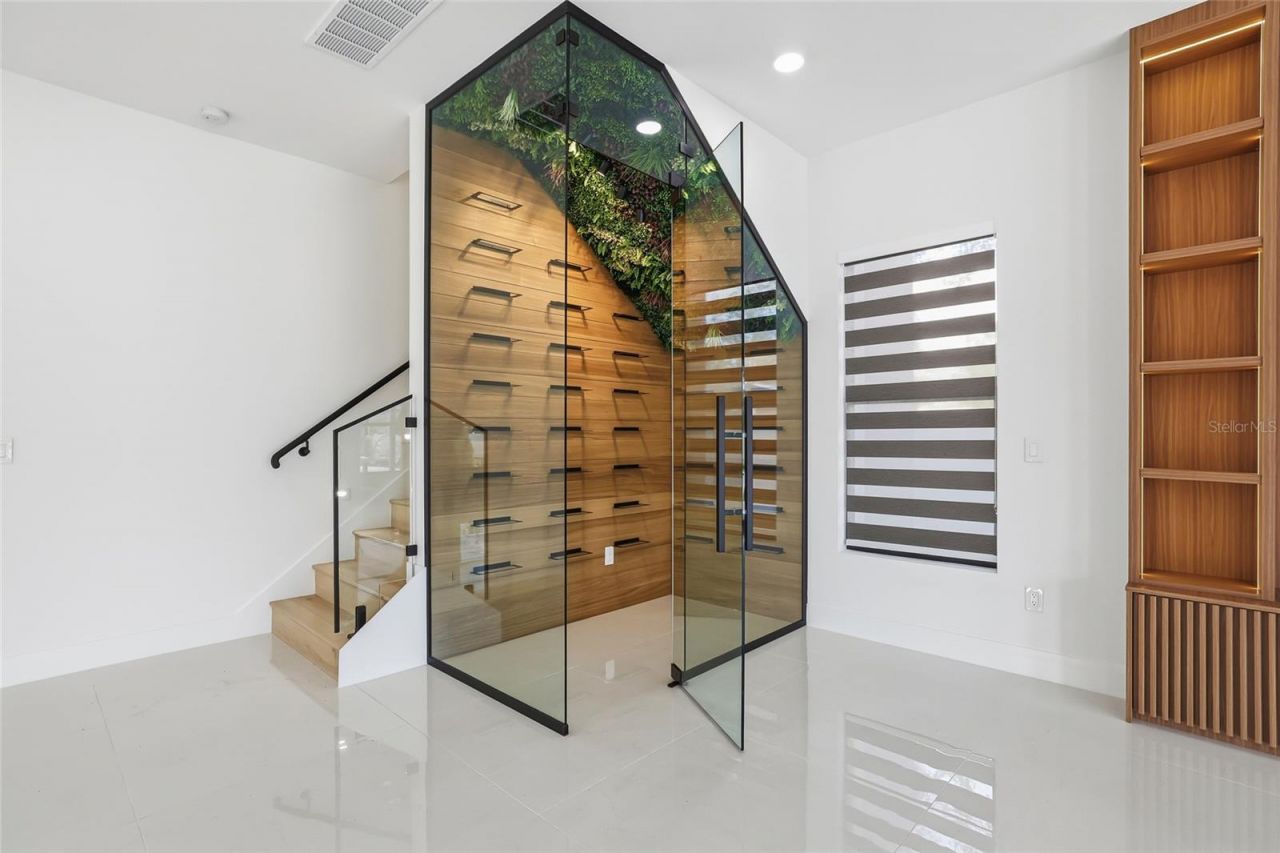 6907 N Boulevard, Tampa, FL 33604 Photo