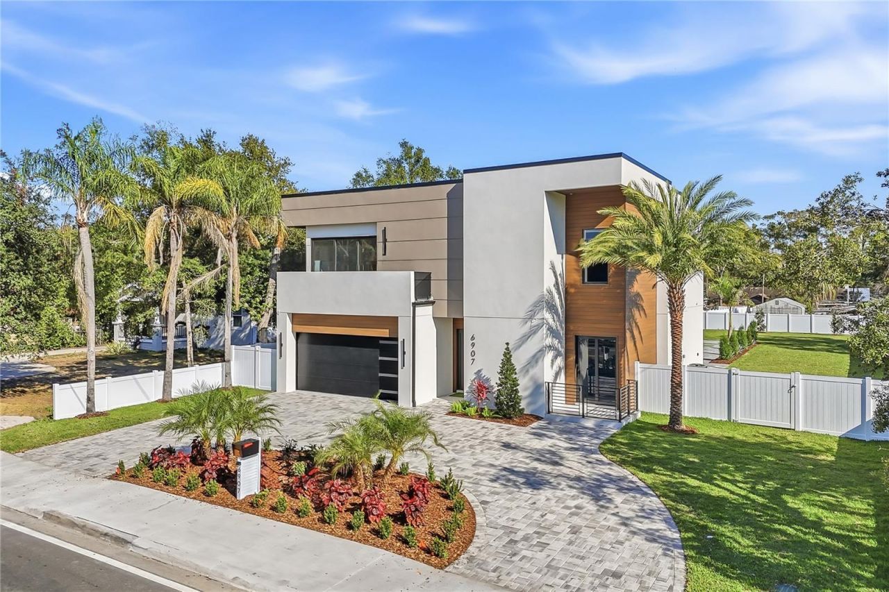 6907 N Boulevard, Tampa, FL 33604 Photo